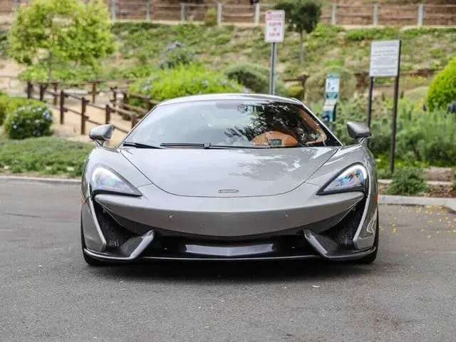Silver-painted McLaren 570S [7]