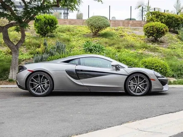 Silver-painted McLaren 570S [8]