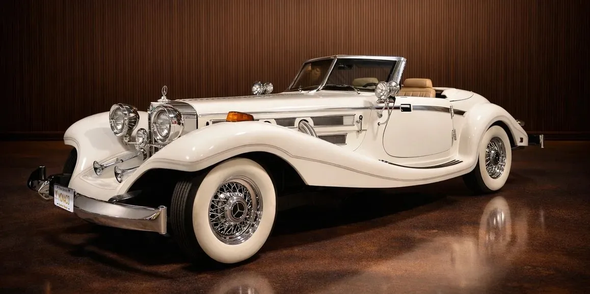 Mercedes-Benz 500K White Mercedes-Benz 500K with convertible roof for wedding car rental