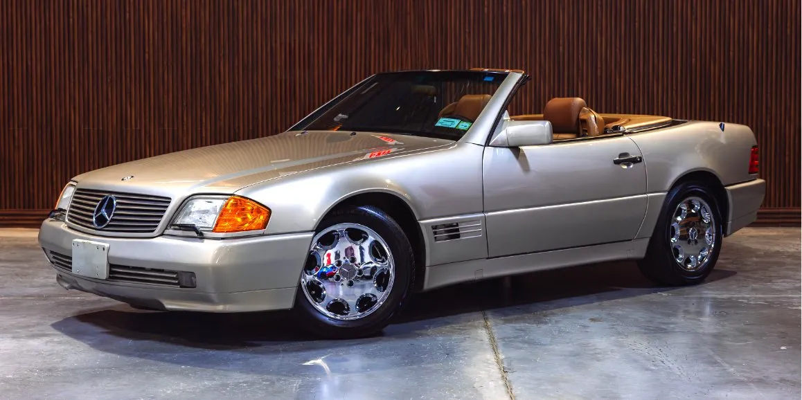 Mercedes-Benz SL500 Silver Mercedes-Benz SL500 with convertible roof for wedding car rental