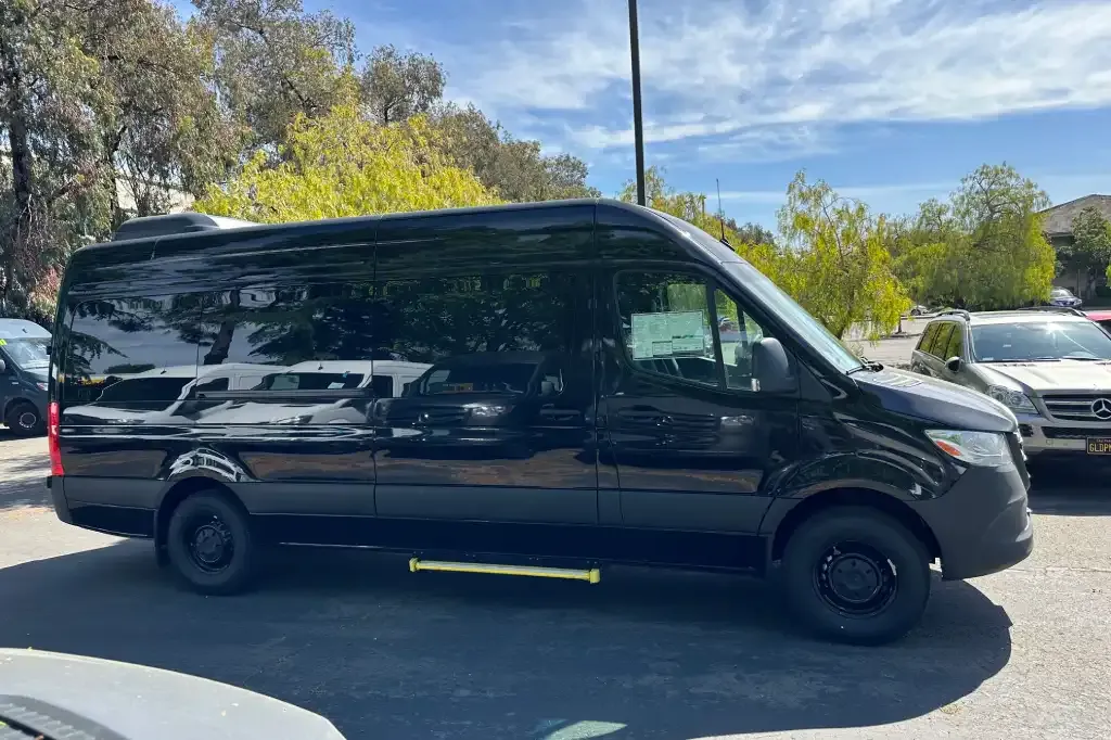 Mercedes-Benz Sprinter Limousine Mercedes-Benz Sprinter Limousine for party bus rental