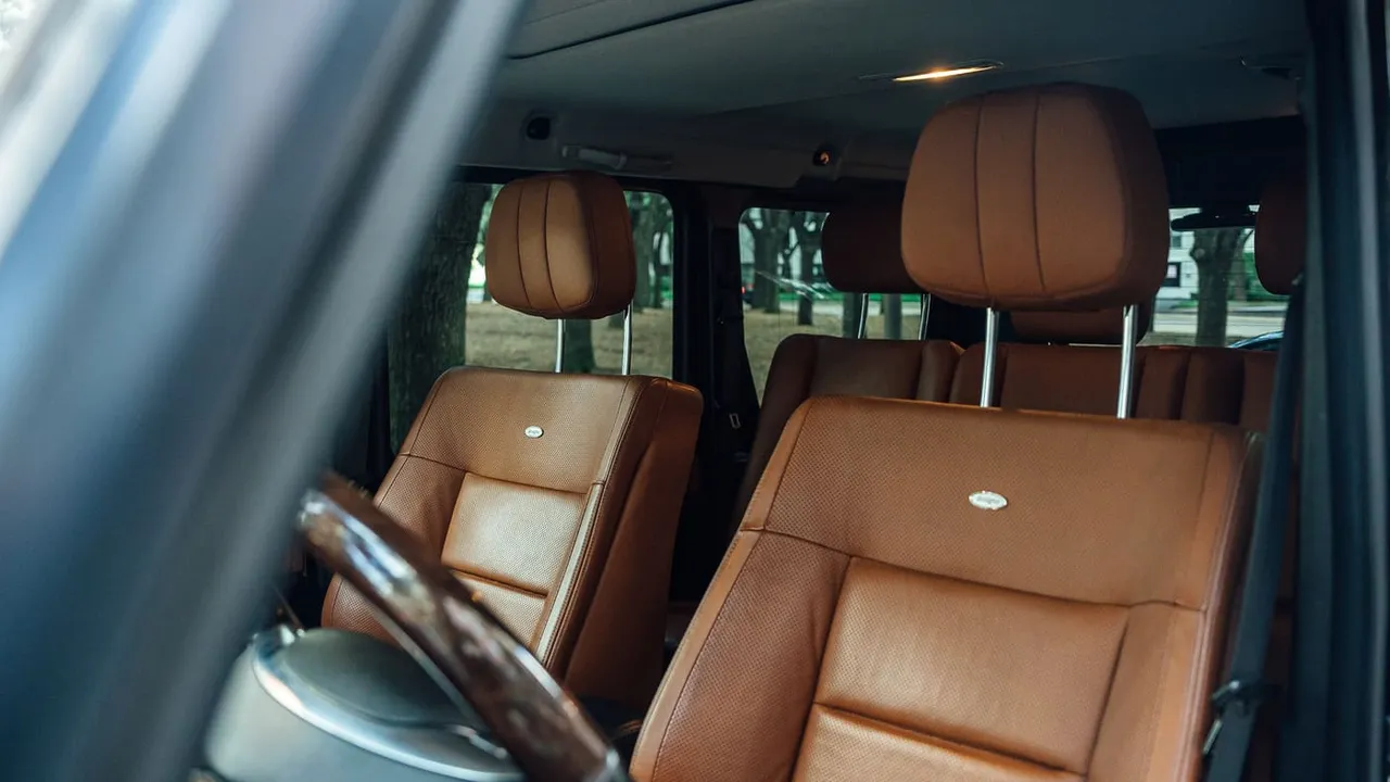 Black-painted Mercedes G 550 [4]
