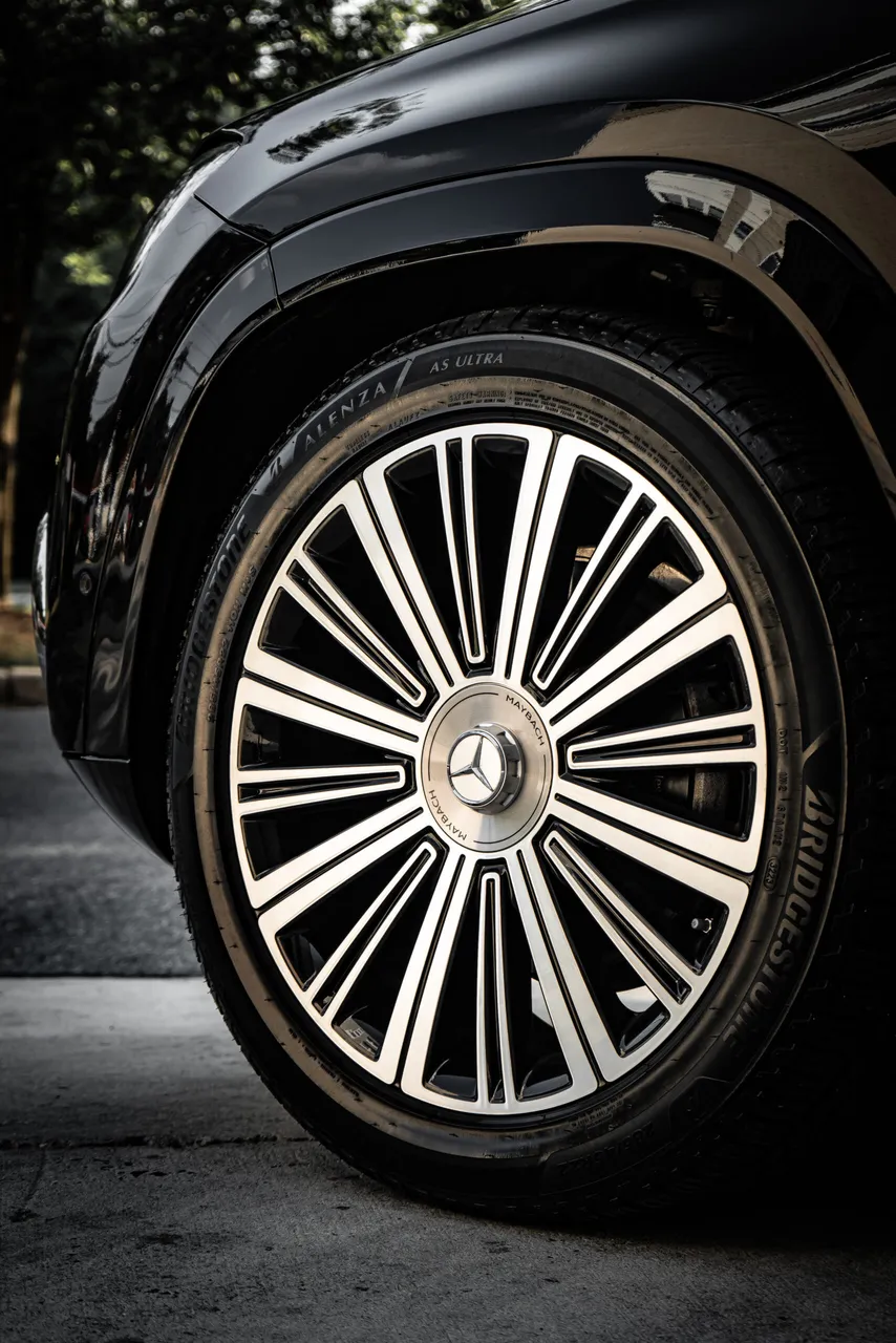 Mercedes Maybach GLS 600 — Black [2]