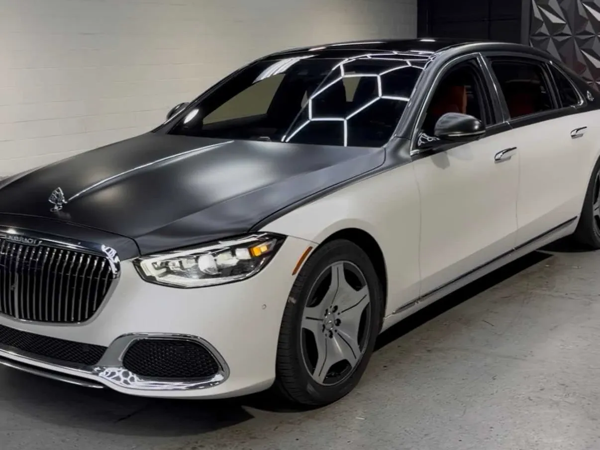 Mercedes-Maybach S580 White-painted Mercedes-Maybach S580 ready for booking