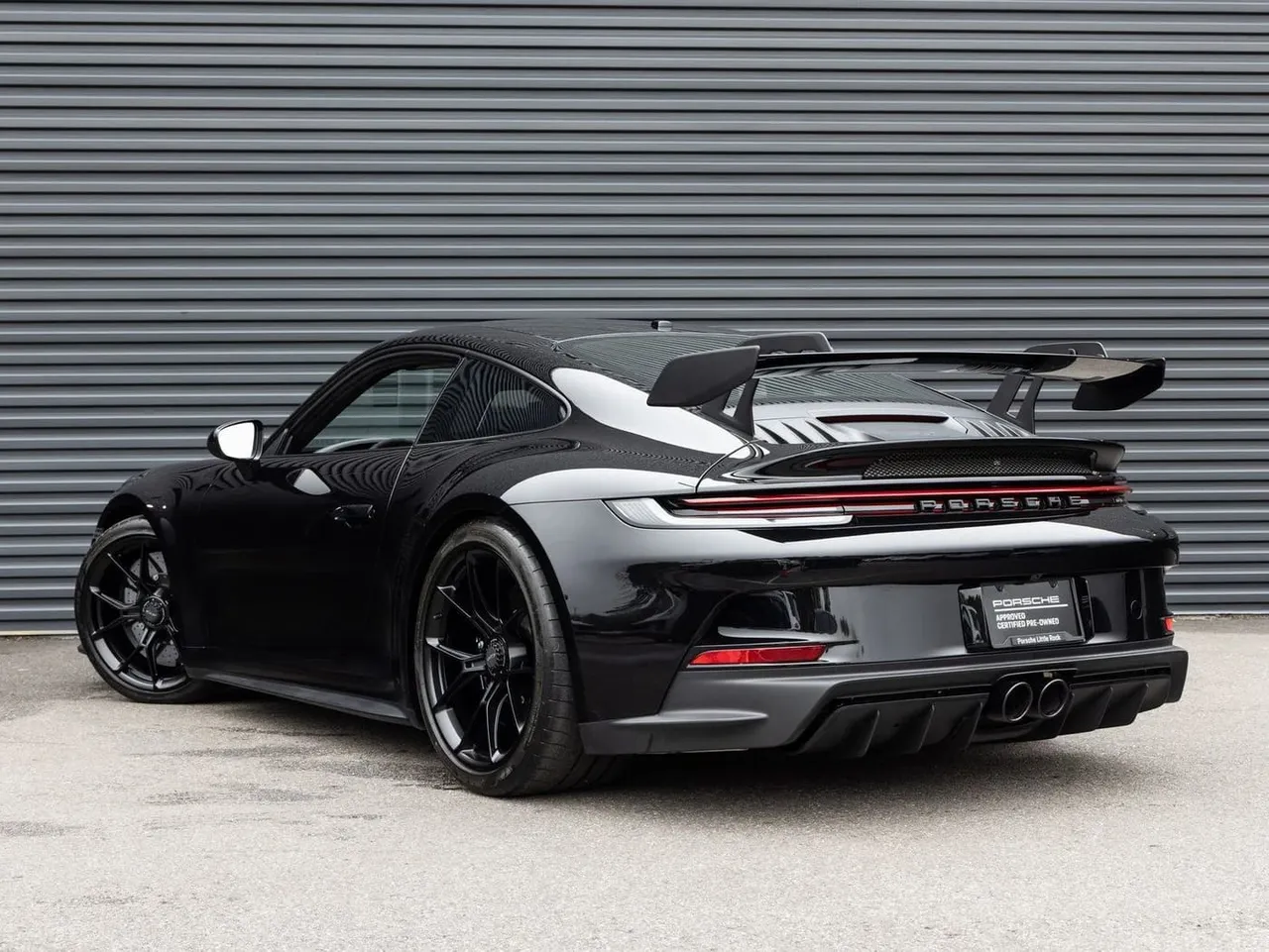 Black-painted Porsche 911 GT3 [6]