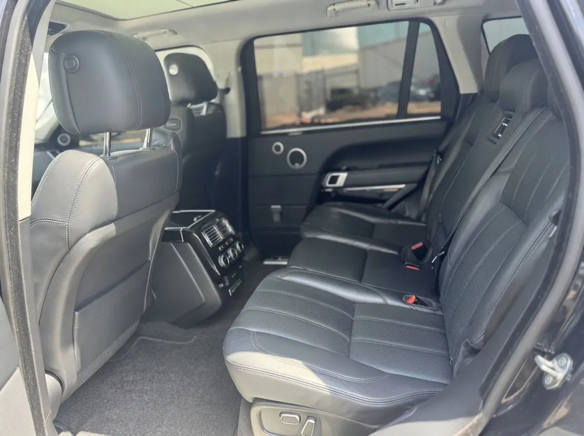 Black-painted Range Rover LWB [4]