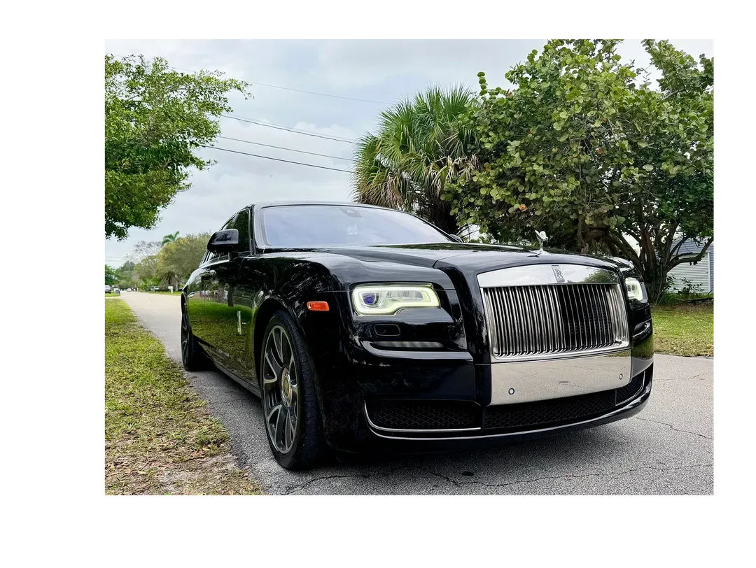 Rolls-Royce Black Rolls-Royce for wedding car rental