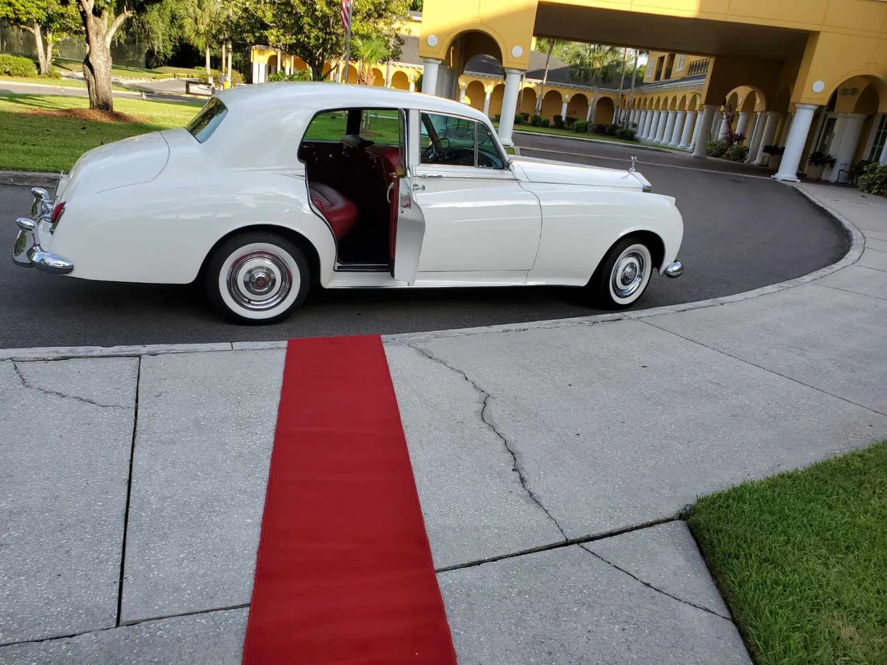 White Rolls Royce Cloud for wedding car rental