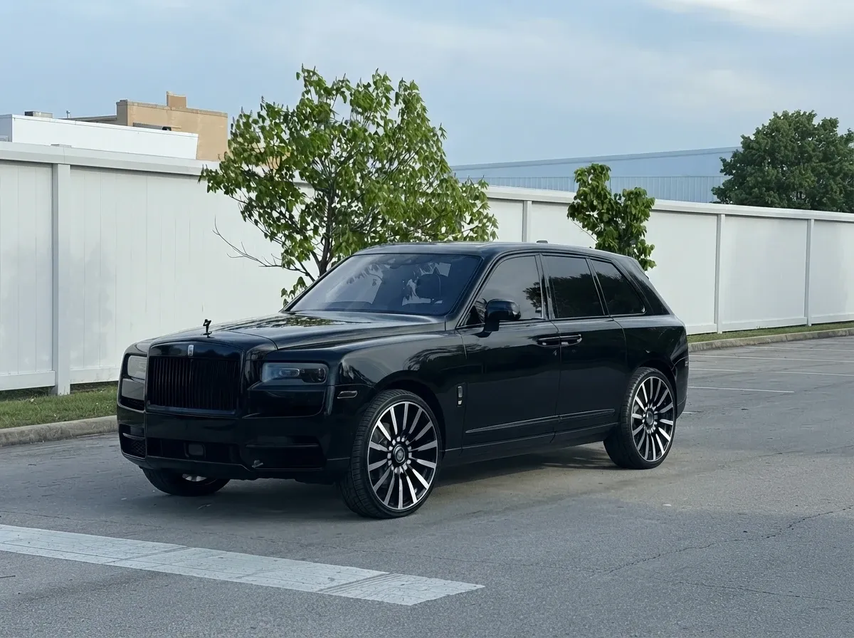 Black-painted Rolls-Royce Cullinan ready for booking
