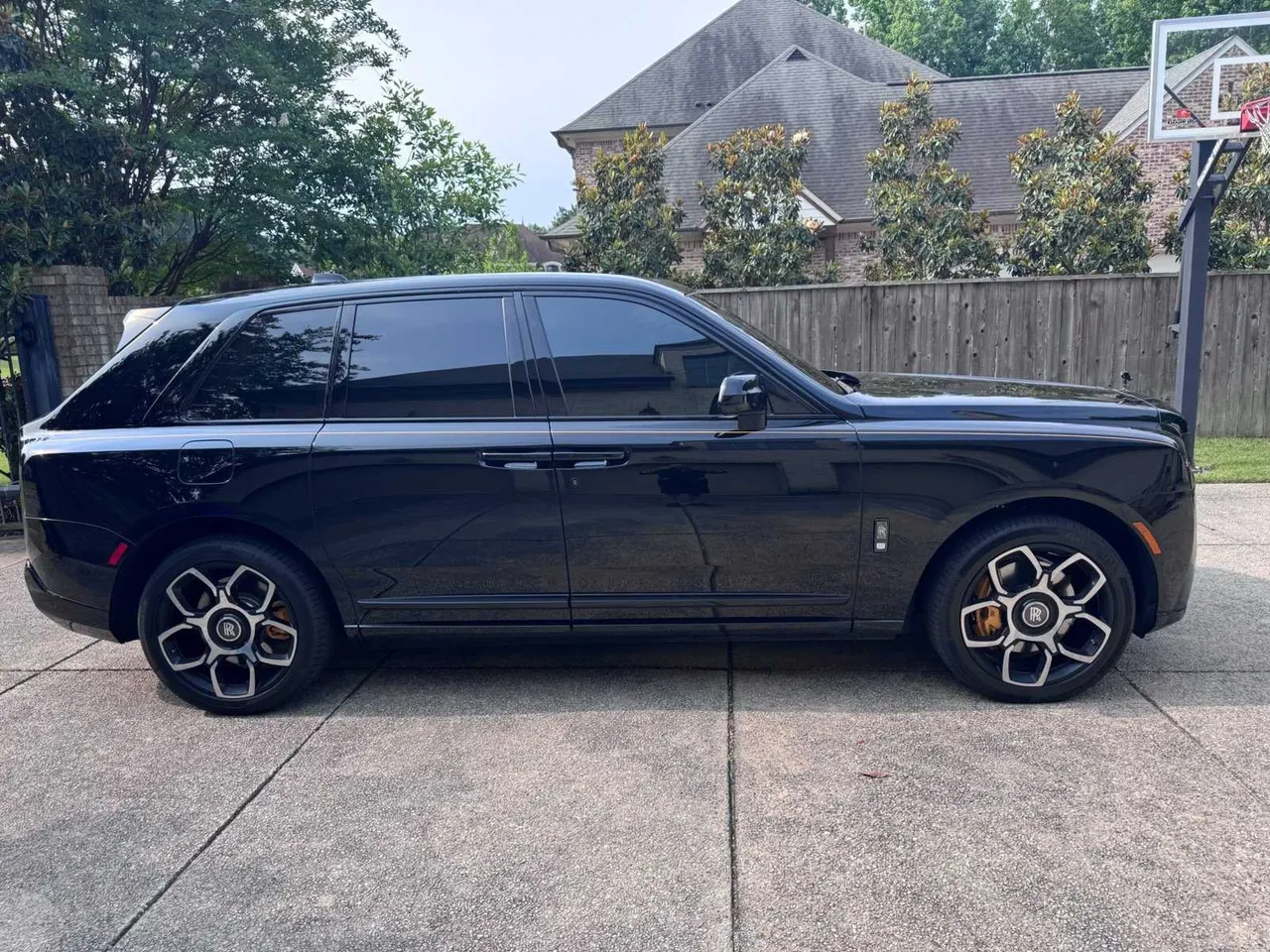 Black Rolls-Royce Cullinan exterior for wedding car rental in Memphis, TN
