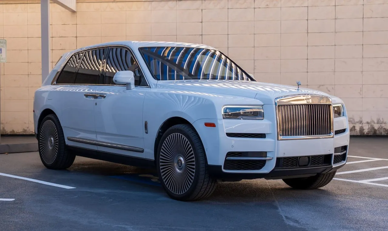 White-painted Rolls-Royce Cullinan [2]