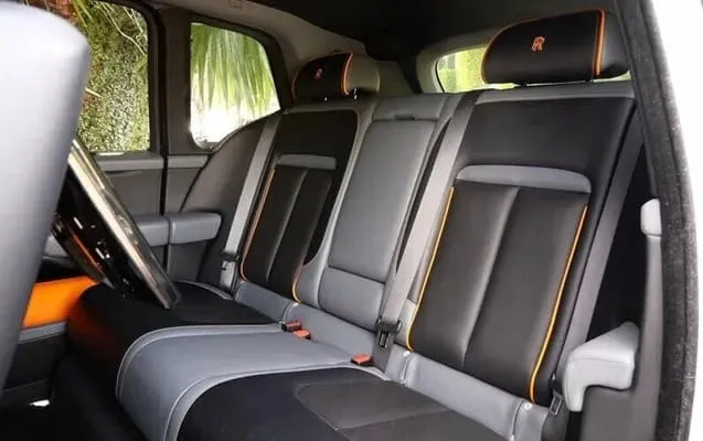 White-painted Rolls-Royce Cullinan [7]