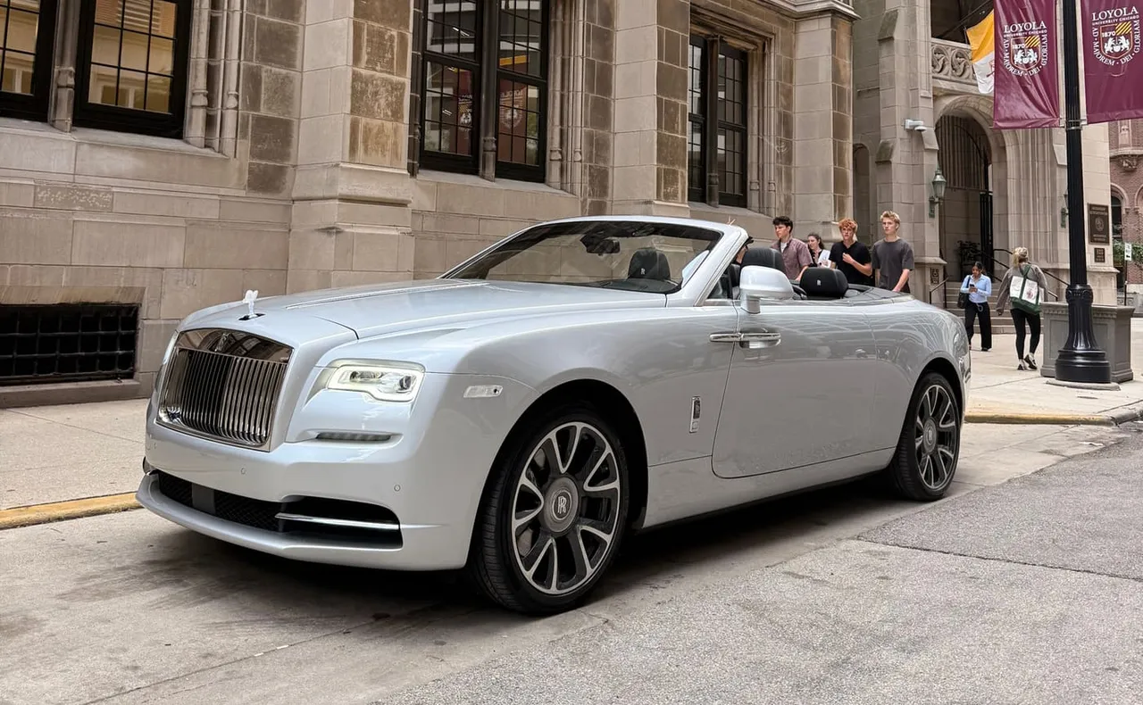 Silver-painted Rolls-Royce Dawn [4]