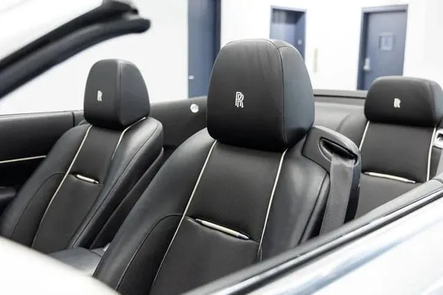 Silver-painted Rolls-Royce Dawn [5]