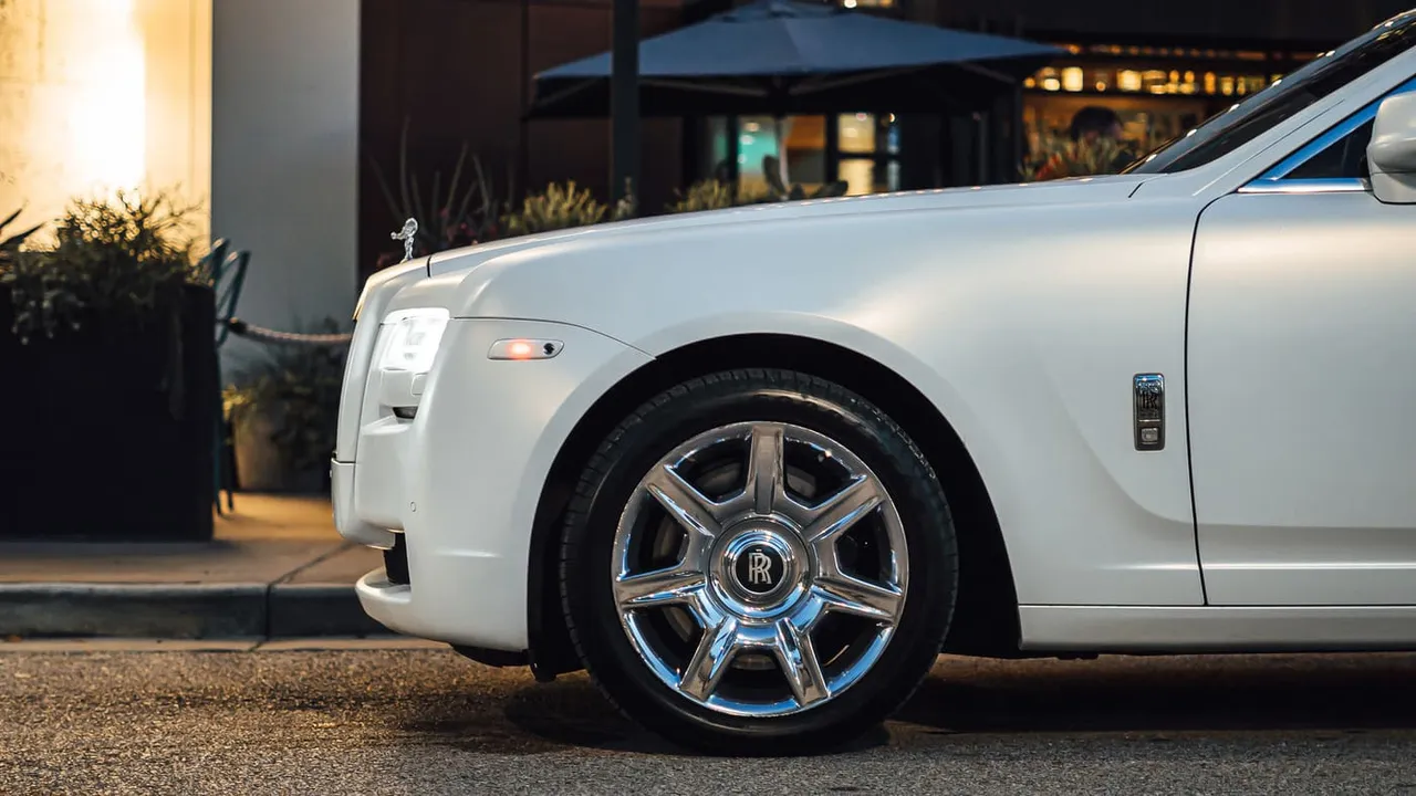 White-painted Rolls-Royce Ghost [2]