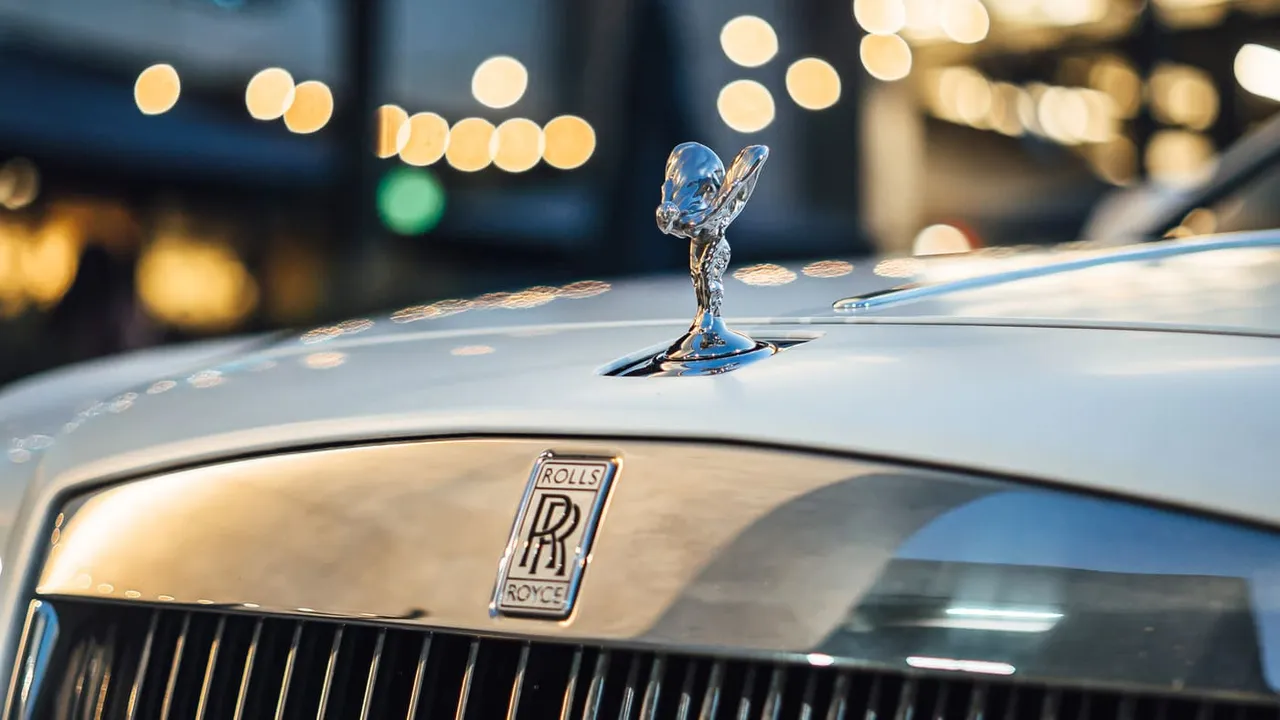 White-painted Rolls-Royce Ghost [4]