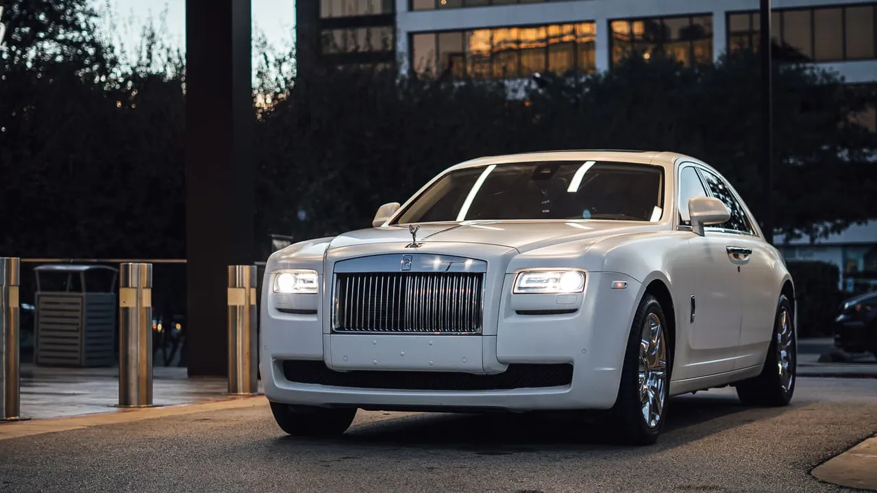 White-painted Rolls-Royce Ghost [5]