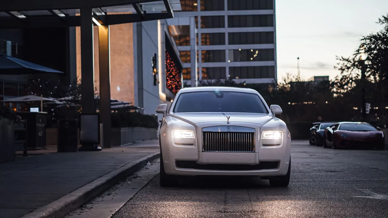 White-painted Rolls-Royce Ghost [3]