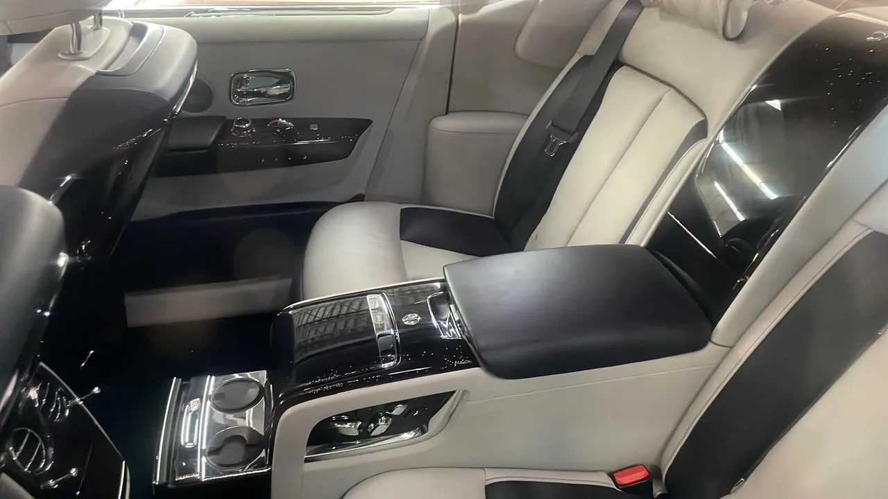 Rolls-Royce Phantom Rolls-Royce Phantom interior with cup holders for wedding car rental