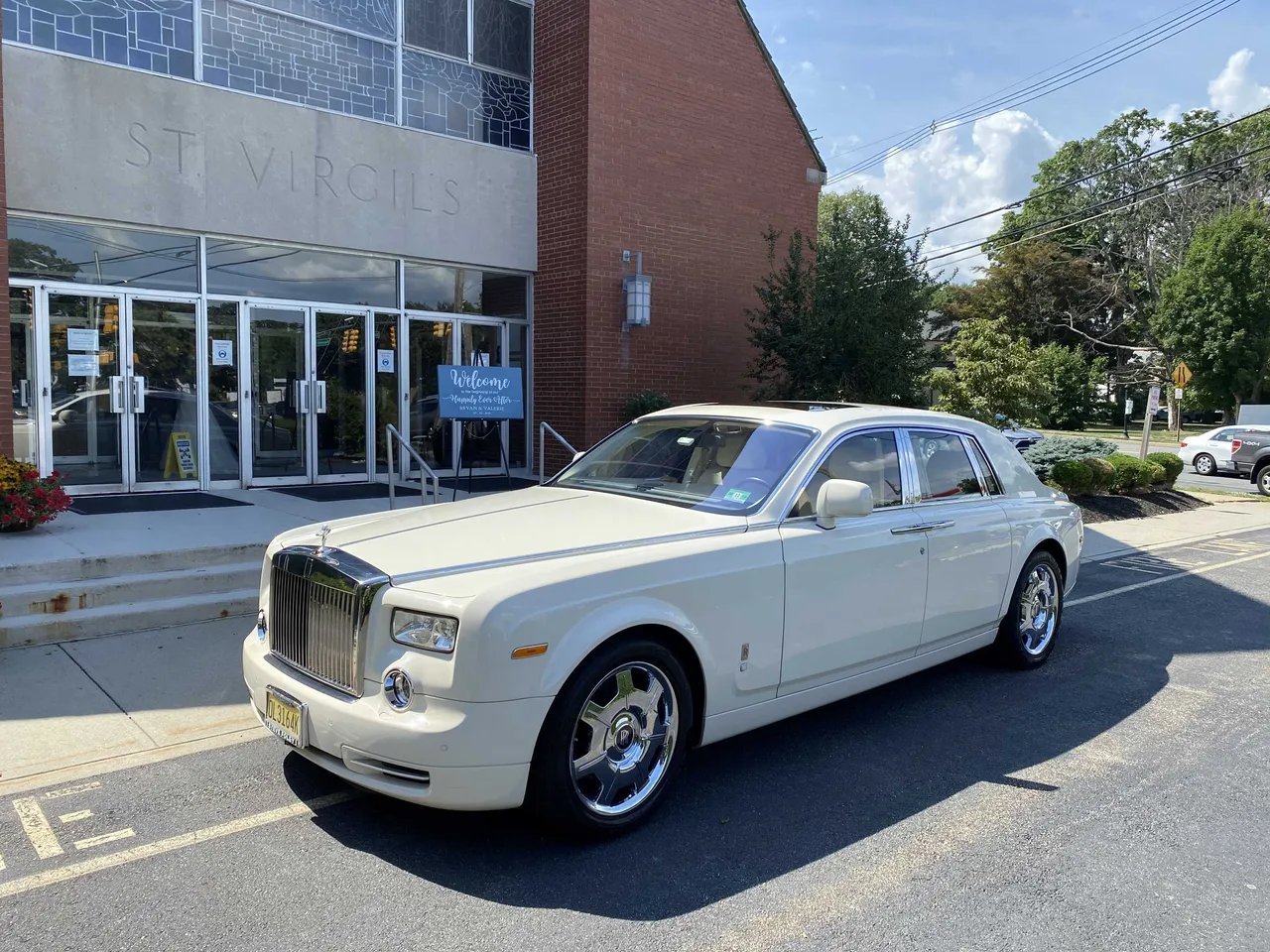 Rolls-Royce Phantom White Rolls-Royce Phantom for wedding car rental