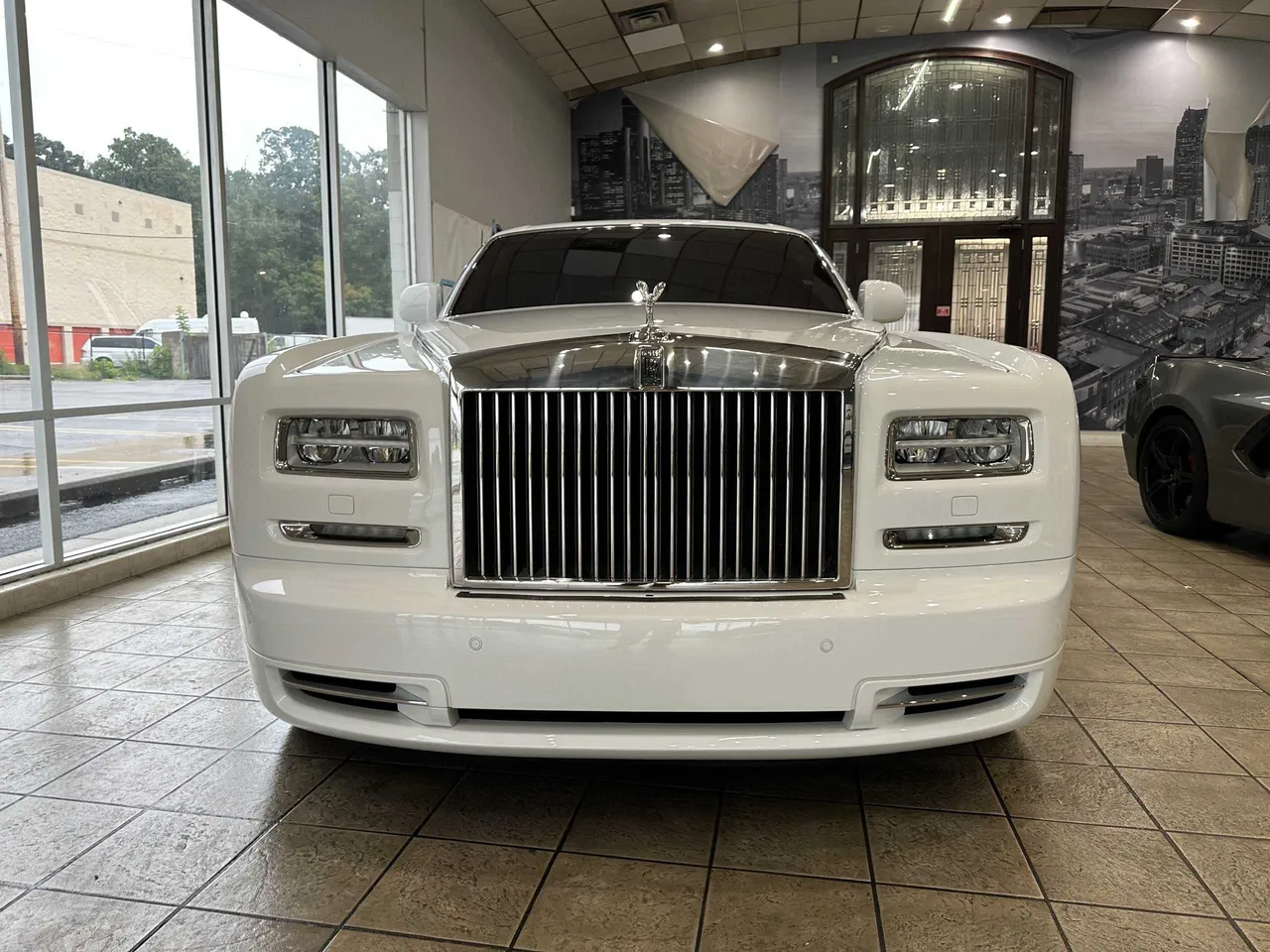 White Rolls Royce Phantom for wedding car rental