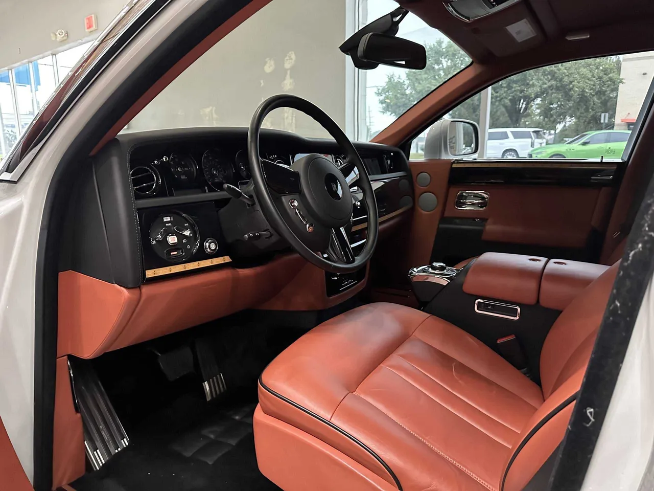 Rolls Royce Phantom interior, photo 5 for wedding car rental