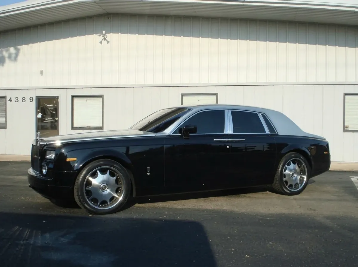 Rolls-Royce Phantom Black [2]