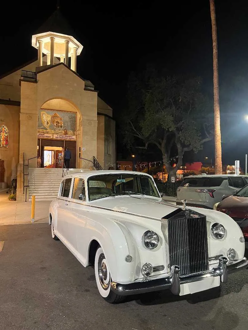Rolls-Royce Silver Cloud White exterior for wedding car rental