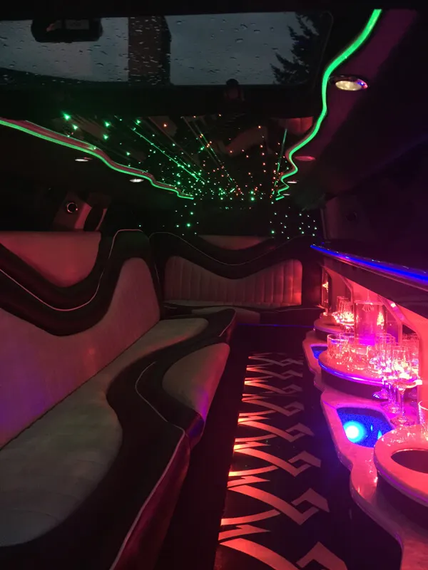 White Chrysler 300 Jet Door Limousine, photo 2 for limo rental in Seattle, WA